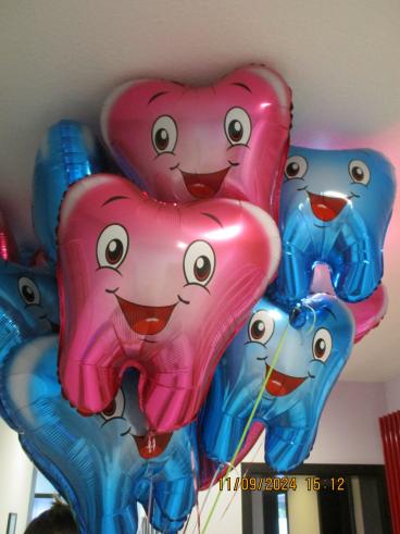 Die Zahnärztin  Claudia Schlobohm im Ort wurde von den Schulanfängern 2025 besucht